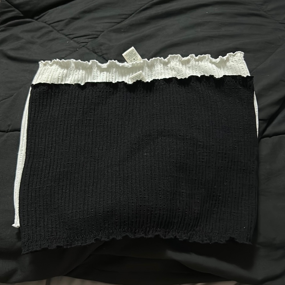 Black & white crop tops L/M